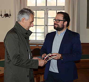 Erster Bürgermeister Norbert Seidl (links) mit Memmingens Oberbürgermeister Jan Rothenbacher Erster Bürgermeister Norbert Seidl (links) mit Memmingens Oberbürgermeister Jan Rothenbacher